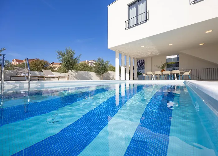 Rige 罗戈兹尼察